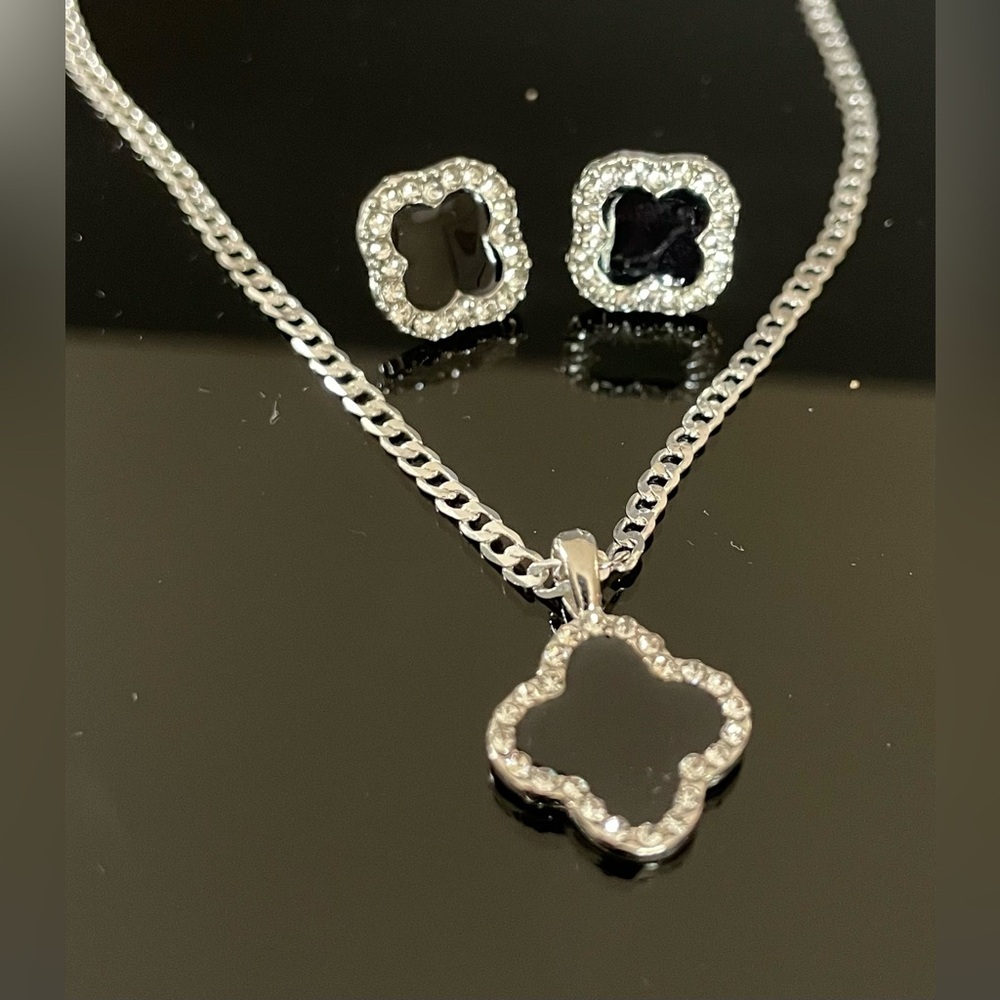 925 Sterling Silver 4 leafs clover Earrings and Necklace set